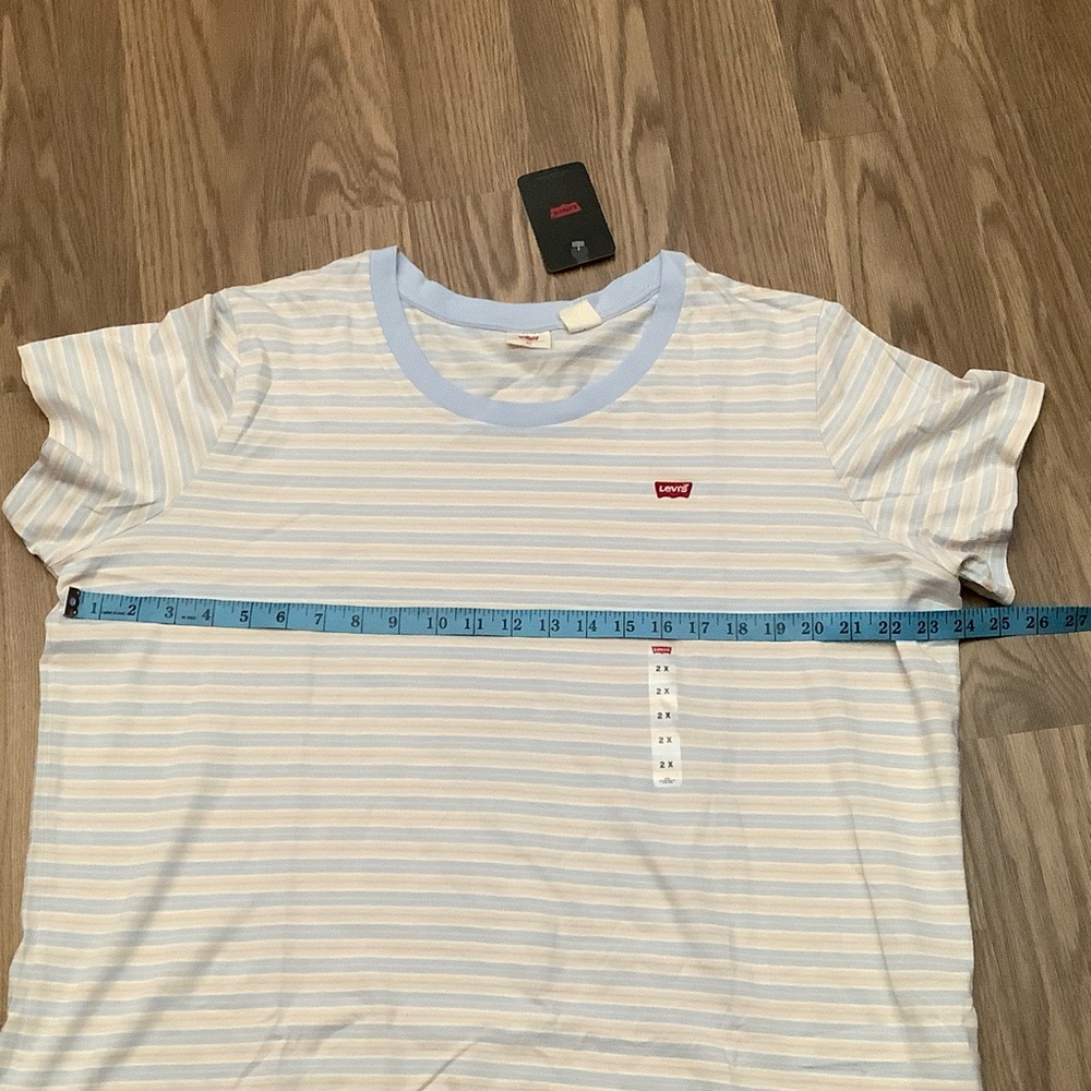 Levi’s T-shirt Women’s Size 2X Light Blue Cream Striped Cotton Short Sleeves - Picture 4 of 6